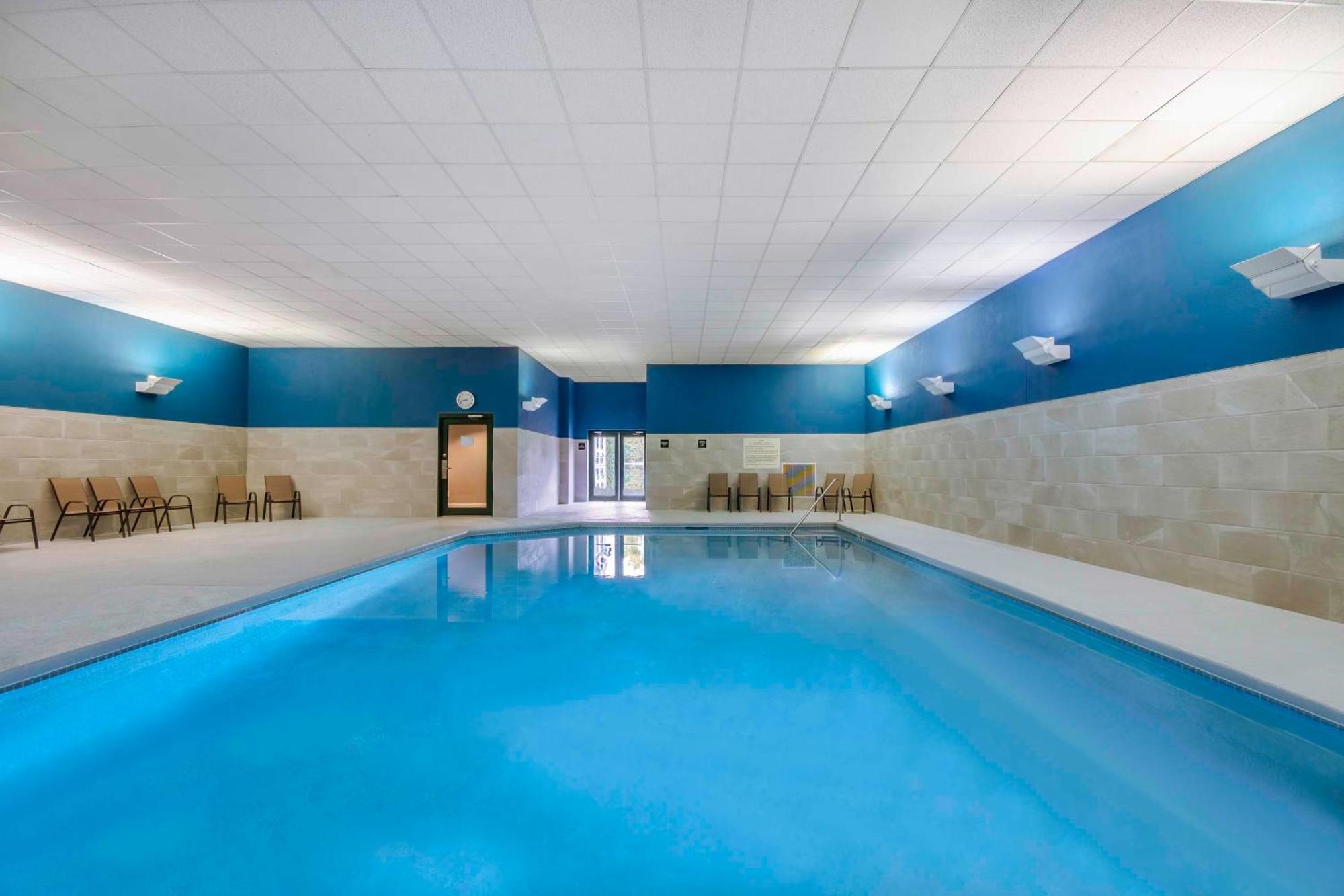 Hampton Inn East Aurora Eksteriør billede