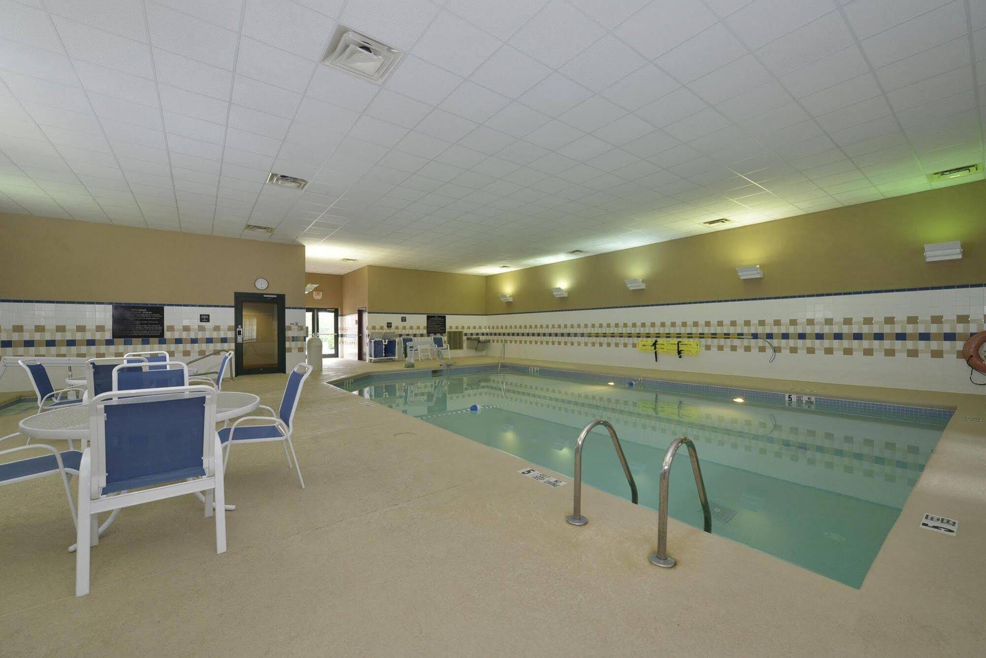Hampton Inn East Aurora Eksteriør billede
